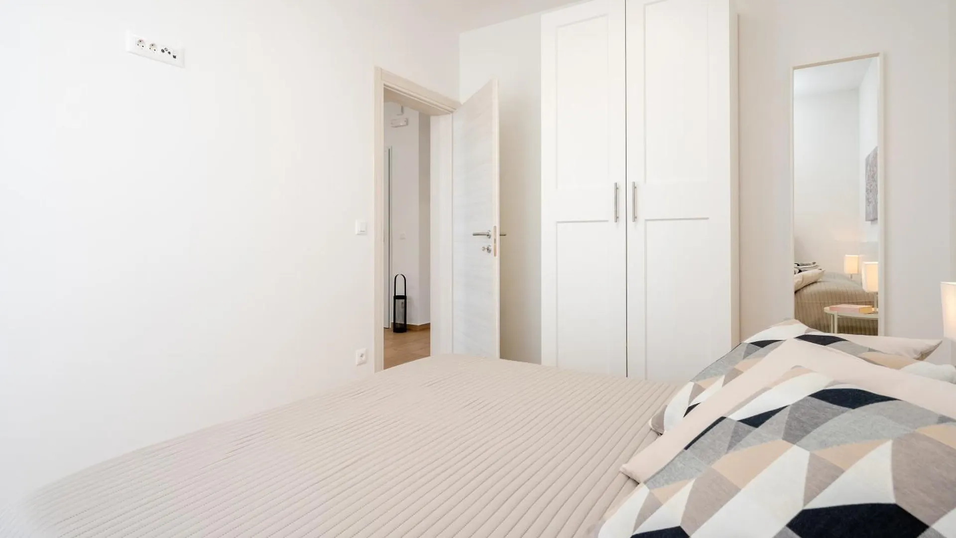Apartment Sarana Trogir 0*,