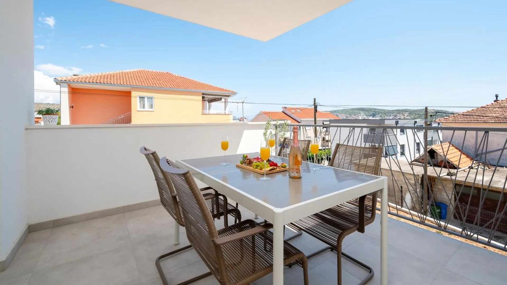 Apartment Sarana Trogir location